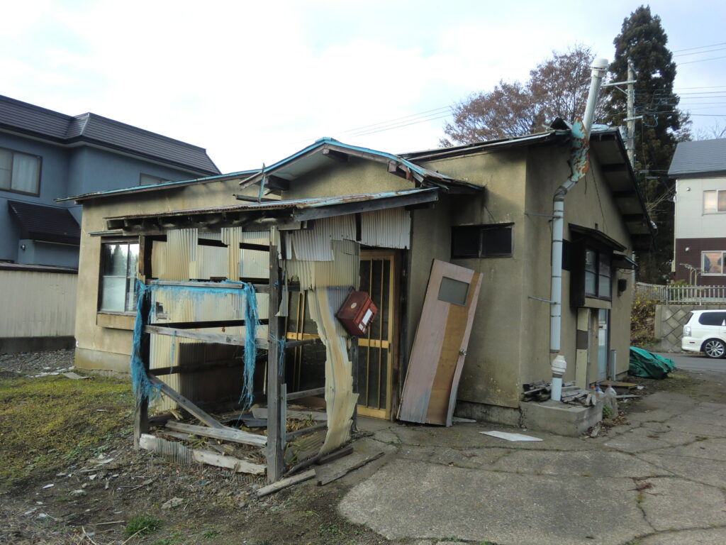 【家屋解体】青森市S様所有家屋の解体・整地工事を行いました。 | 青森の屋根・外壁塗装（ペンキ）はジェイド建装へおまかせ