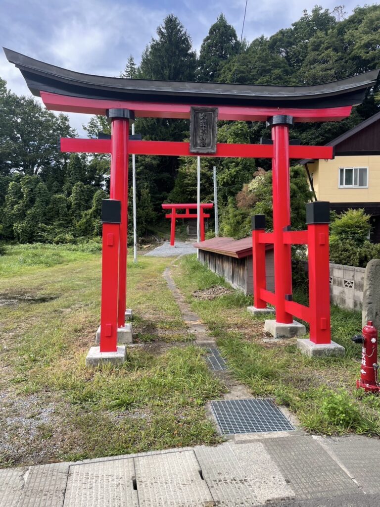 鳥居交換：新しい鳥居の設置