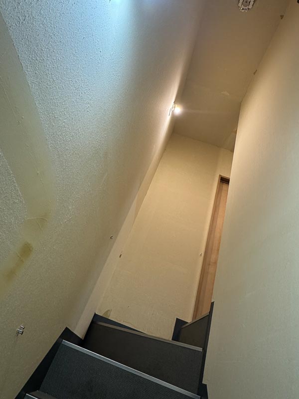 【青森市某飲食店】内装クロス張り替え工事