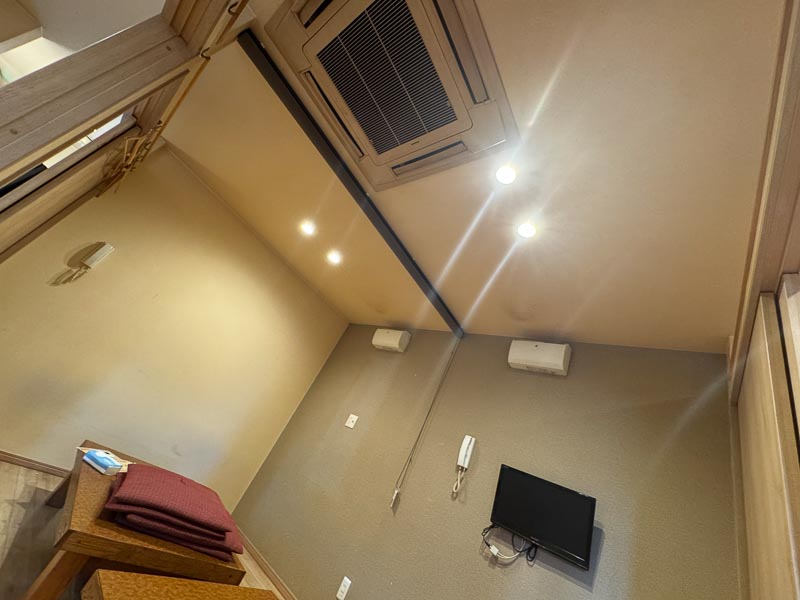 【青森市某飲食店】内装クロス張り替え工事