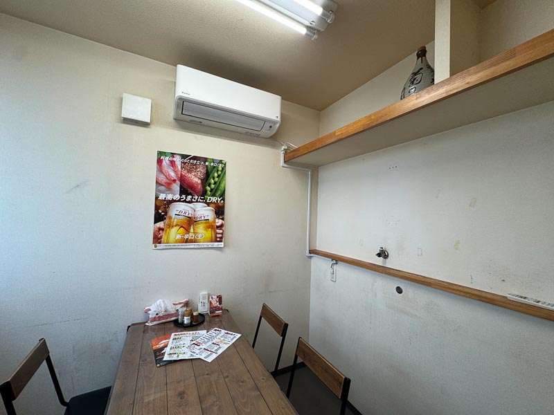 【青森市某飲食店】内装クロス張り替え工事